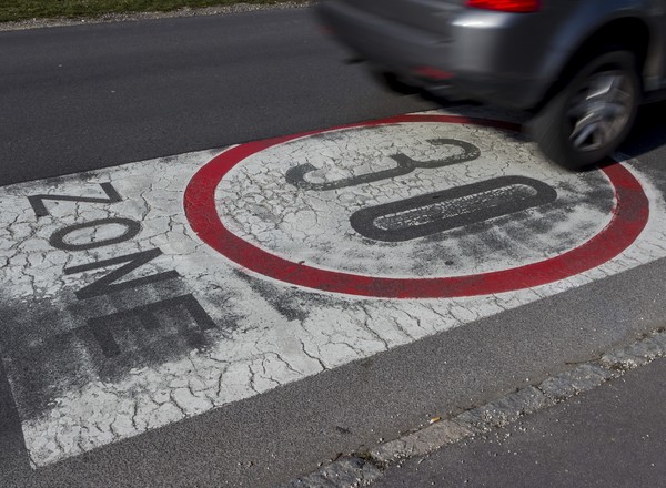 Europejskie miasta chcą ograniczenia prędkości do 30 km/h. Pomysł popierają eksperci
