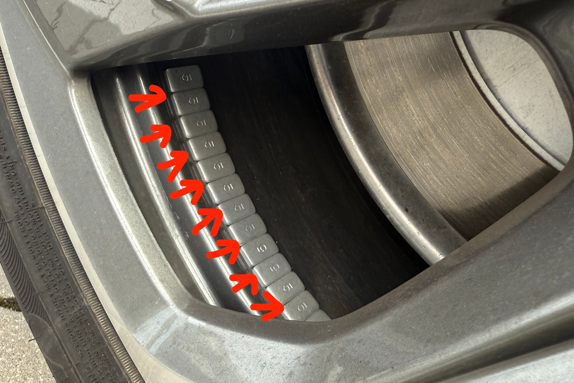 Koła wyważone, a kierownica i tak się trzęsie. Co mogło pójść nie tak?