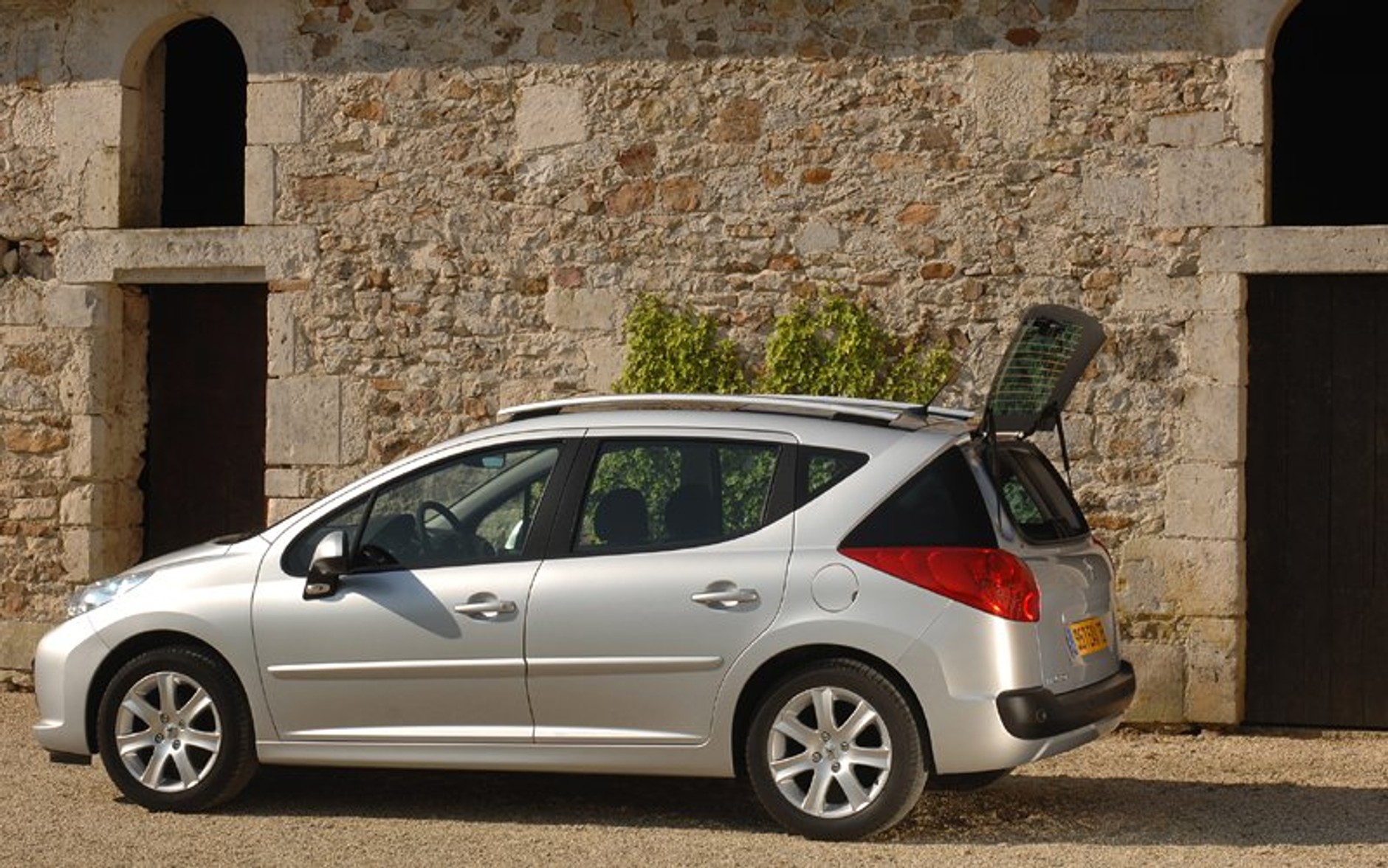 Peugeot 207 SW: małe kombi dopełnia gamę (wymiary, dane techniczne, fotogaleria)