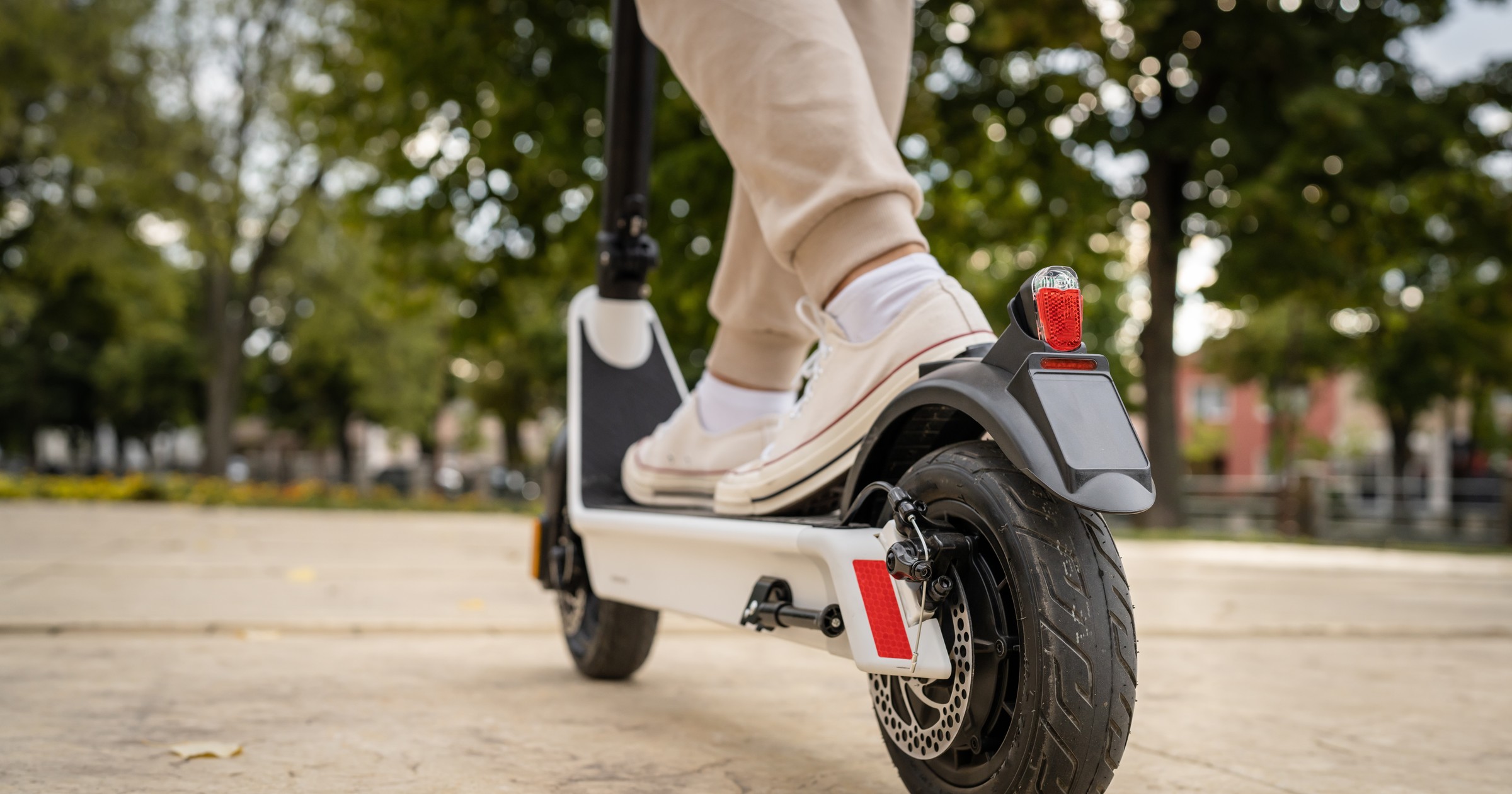 Za nieprawidłową jazdę na hulajnodze elektrycznej można dostać mandat