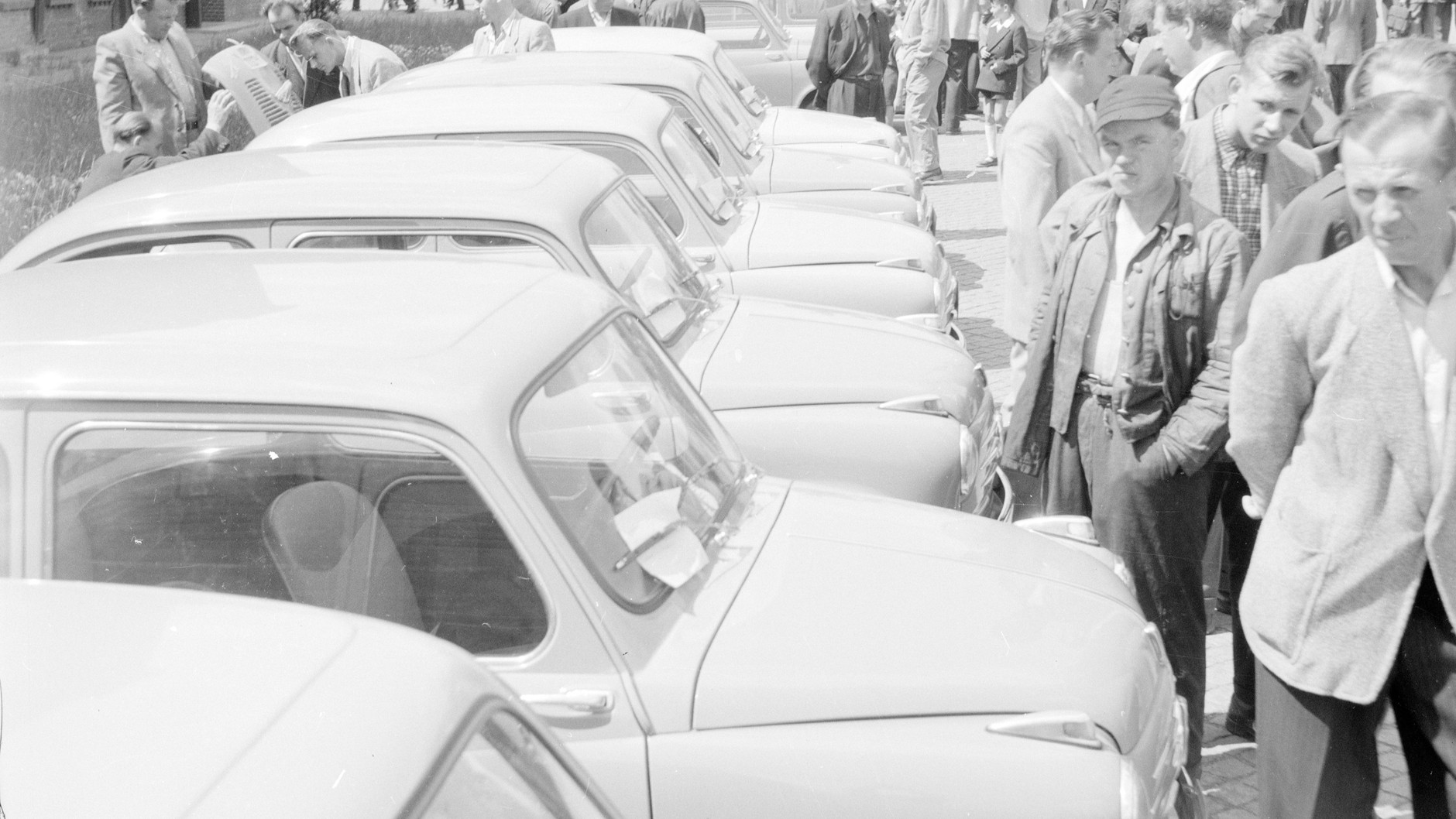 Giełda samochodowa w Stoczni Gdańskiej (1957 r.)