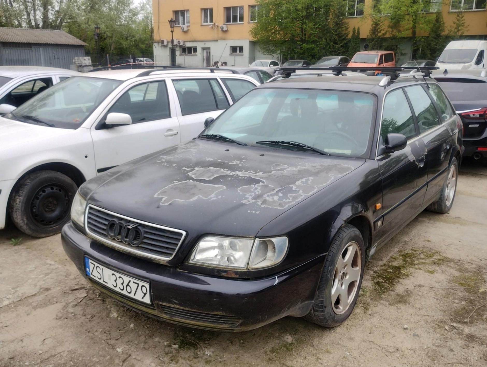 Porzucone samochody oferowane na sprzedaż przez ZDM Warszawa