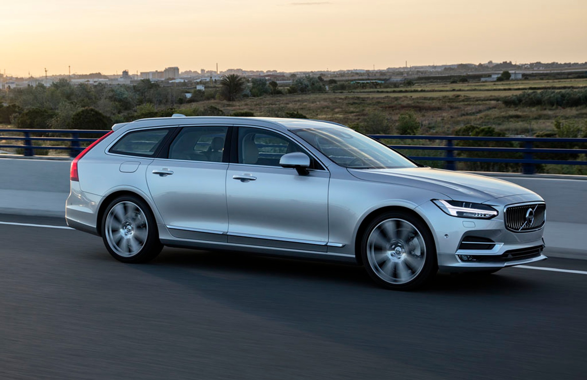 Volvo V90 D5 AWD - wielkie luksusowe kombi