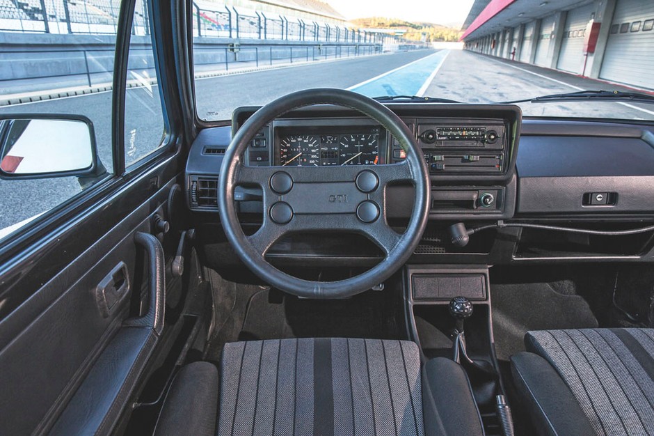 Volkswagen Golf GTI Pirelli