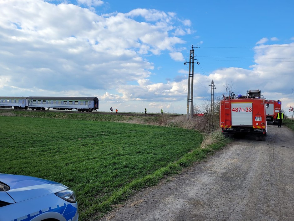 Wypadek na przejeździe kolejowym pomiędzy Nowymi i Starymi Kotkowicami