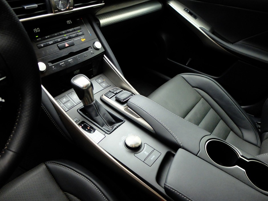 Lexus IS 200t