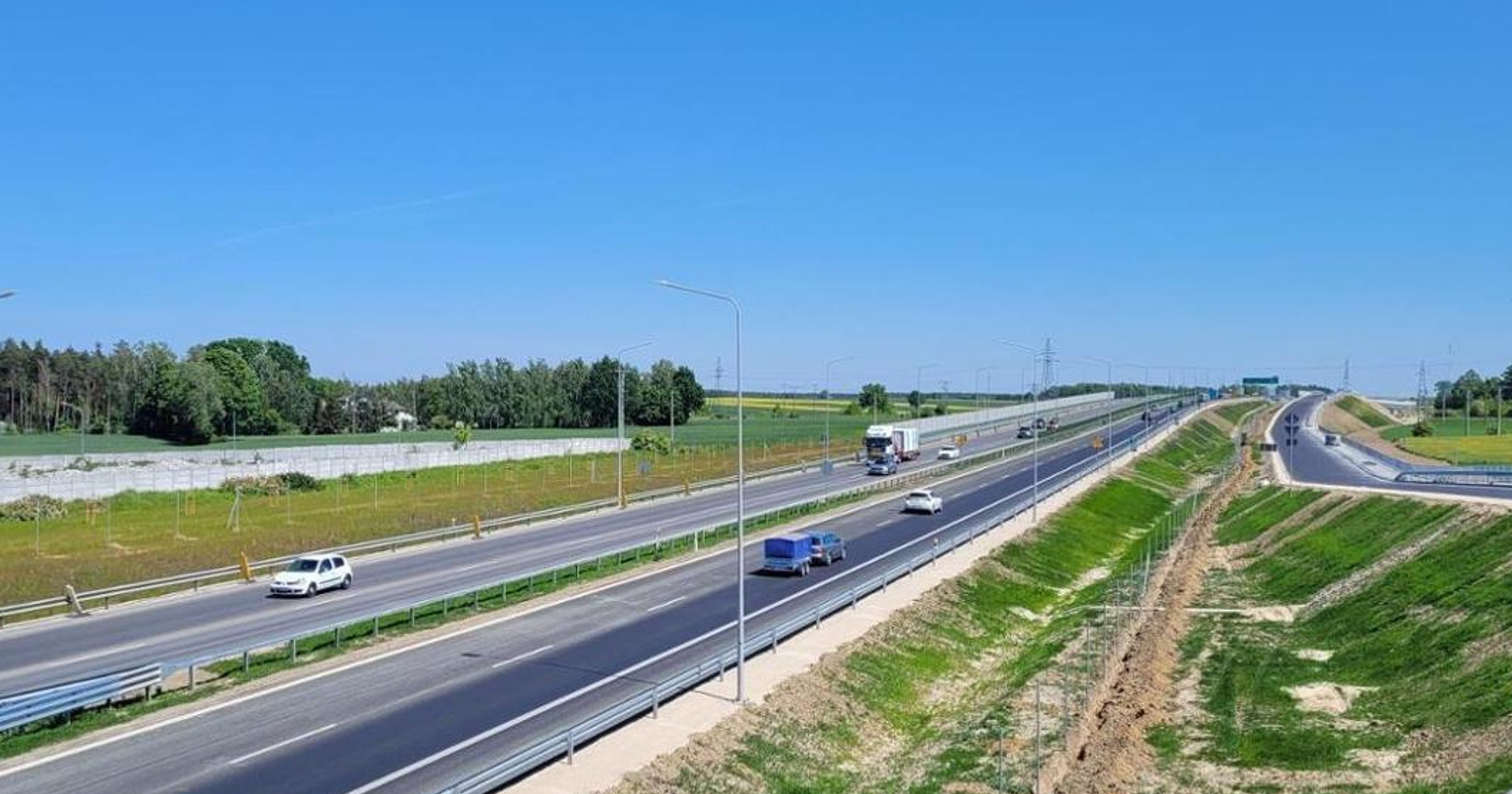 Finiszują prace na dojeździe od strony Warszawy do węzła na skrzyżowaniu dróg ekspresowych S8 i S61 koło Ostrowi Mazowieckiej