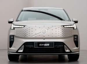 Volvo EM90 to pierwszy minivan tej firmy i największa sensacja 2023 r.