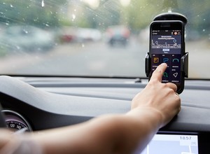 CB-radio, czy smartfonowe ostrzegacze?