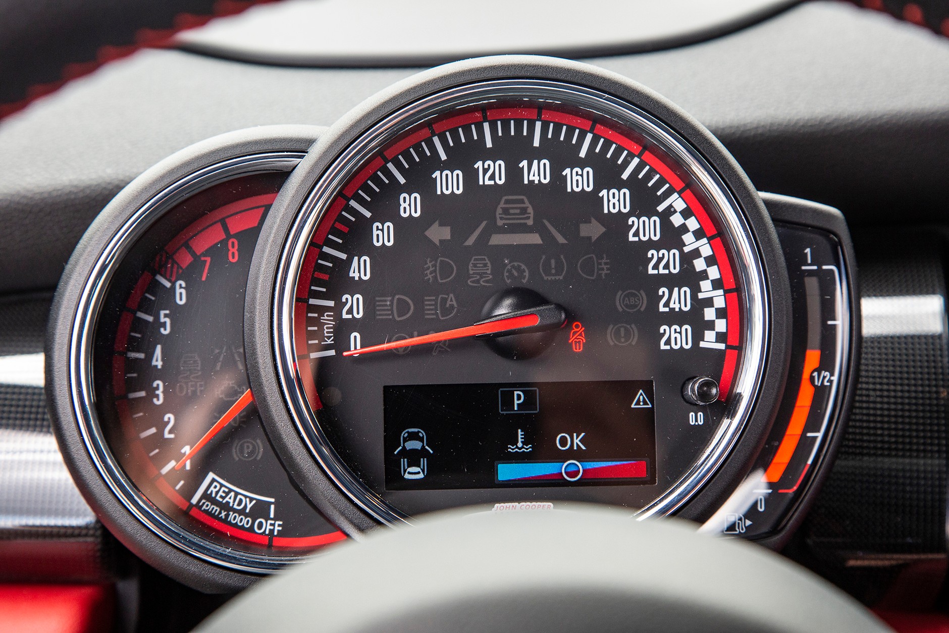 Mini Cooper 2.0 JCW - imponuje jazdą, wyglądem i ceną