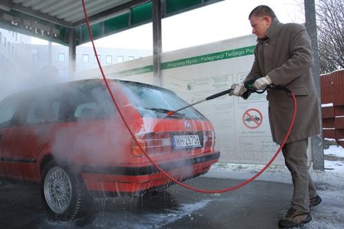 Czym myć auto zimą?