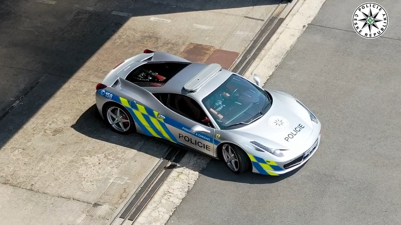Ferrari 458 Italia (radiowóz) na służbie w czeskiej policji