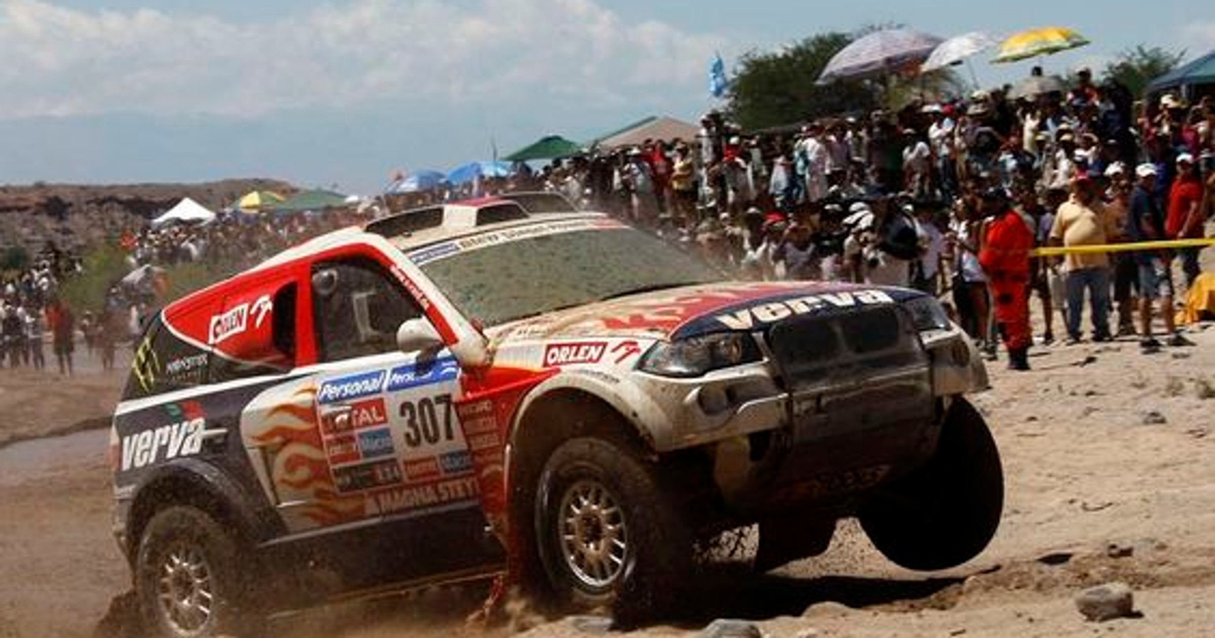 Rajd Dakar 2011: awans Hołowczyca