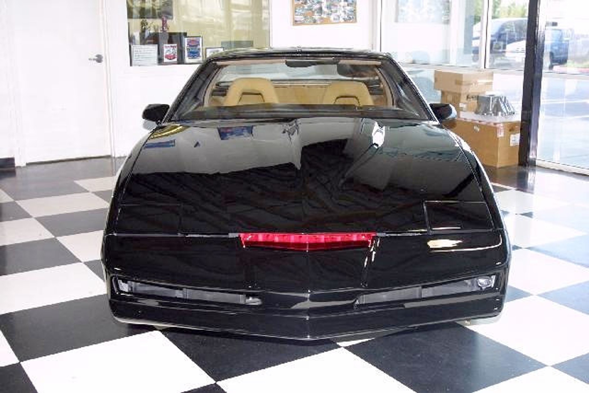 Legendarny KITT na sprzedaż