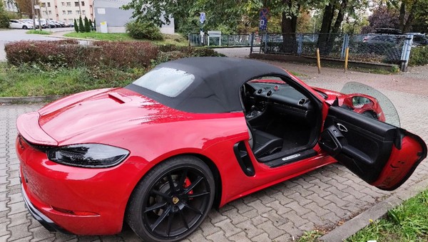 Urząd Skarbowy w Będzinie sprzedaje m.in. Porsche i Harleya-Davidsona