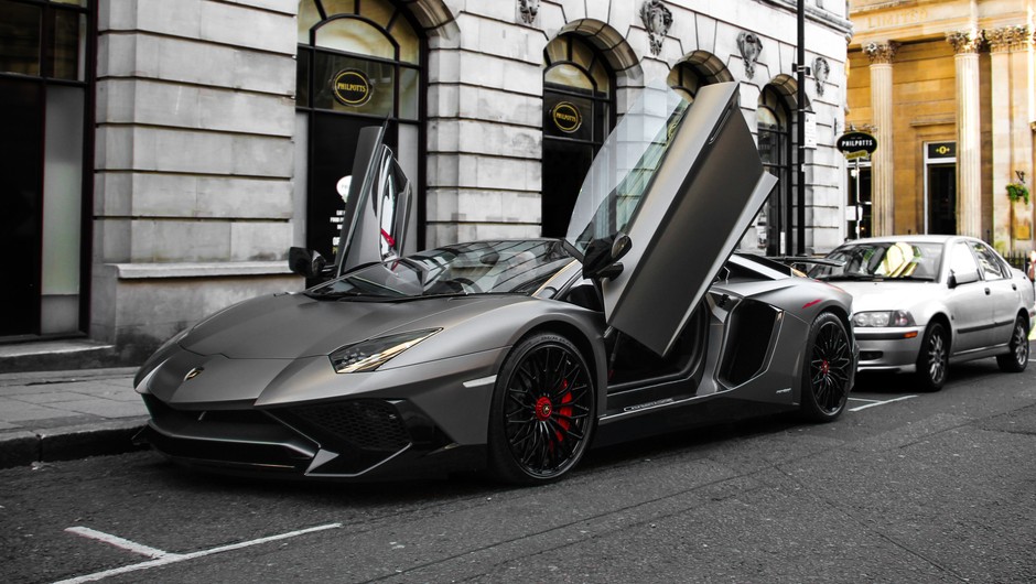 Lamborghini Aventador SV Roadster - zdjęcie poglądowe