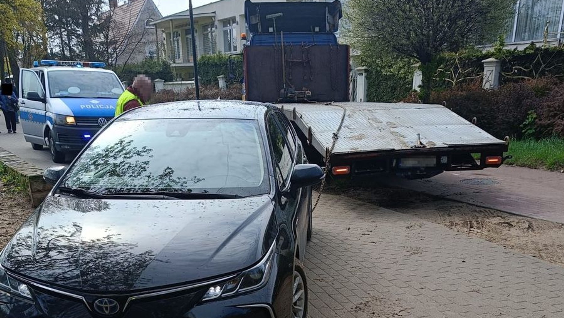 Wjechał samochodem na plażę