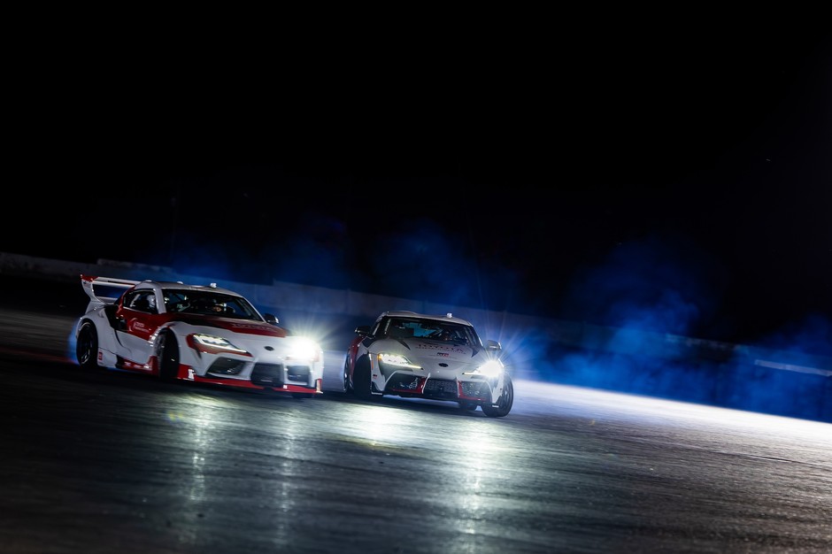 Toyota GR Supra – autonomiczne driftowanie w parach