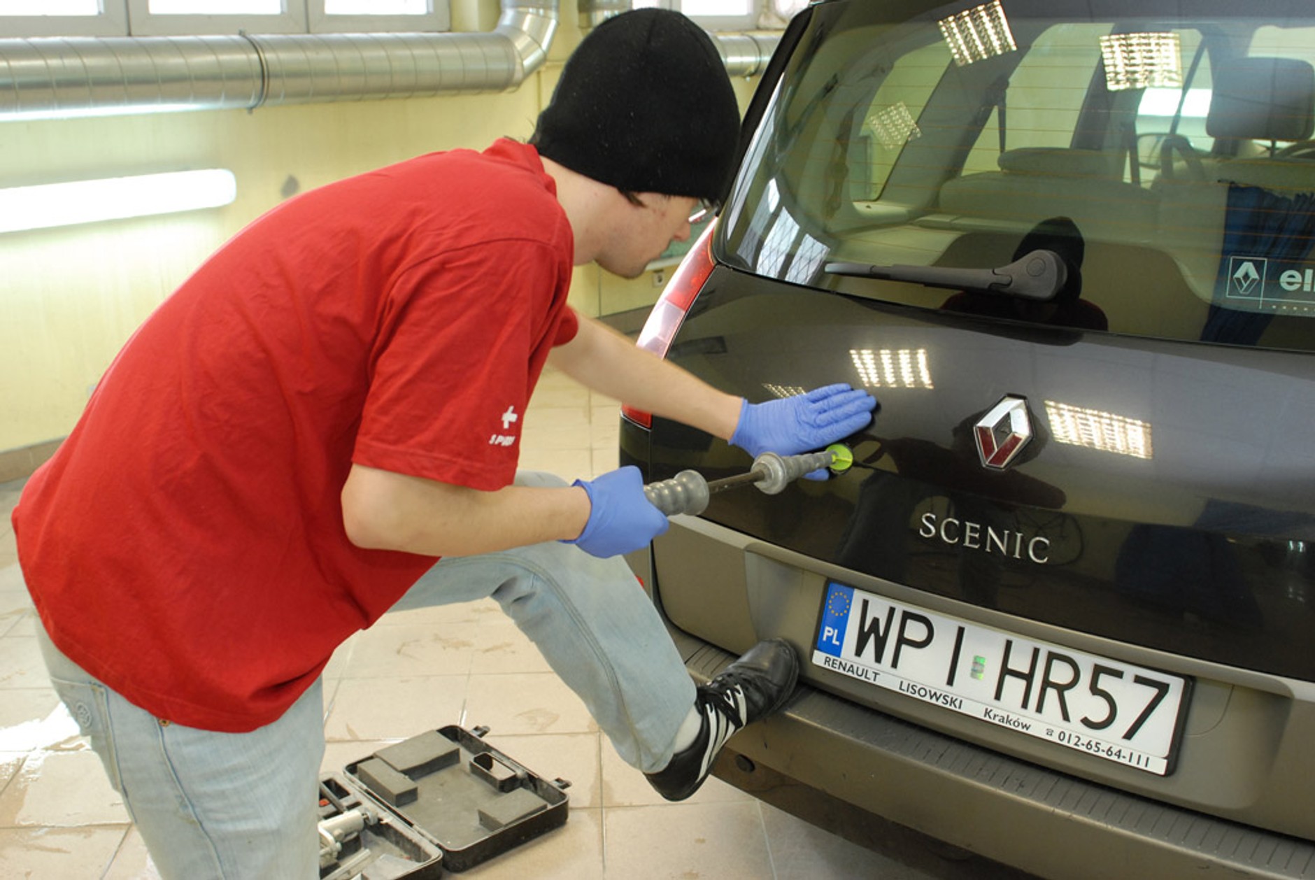 Jak usunąć wgniecenia z karoserii?