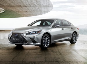 Lexus ES trafi do Europy