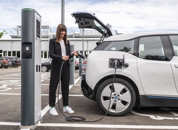 Samochody elektryczne w abonamencie – tańsze niż spalinowe