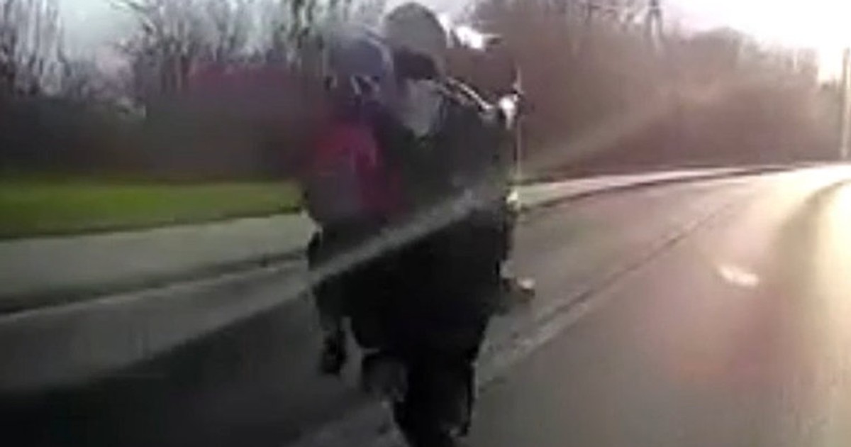Motocyklista chciał się popisać
