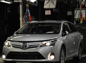 Toyota Avensis po liftingu już w produkcji