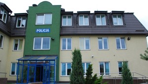 16-latek ukradł auto. Podczas pościgu uderzył w radiowóz