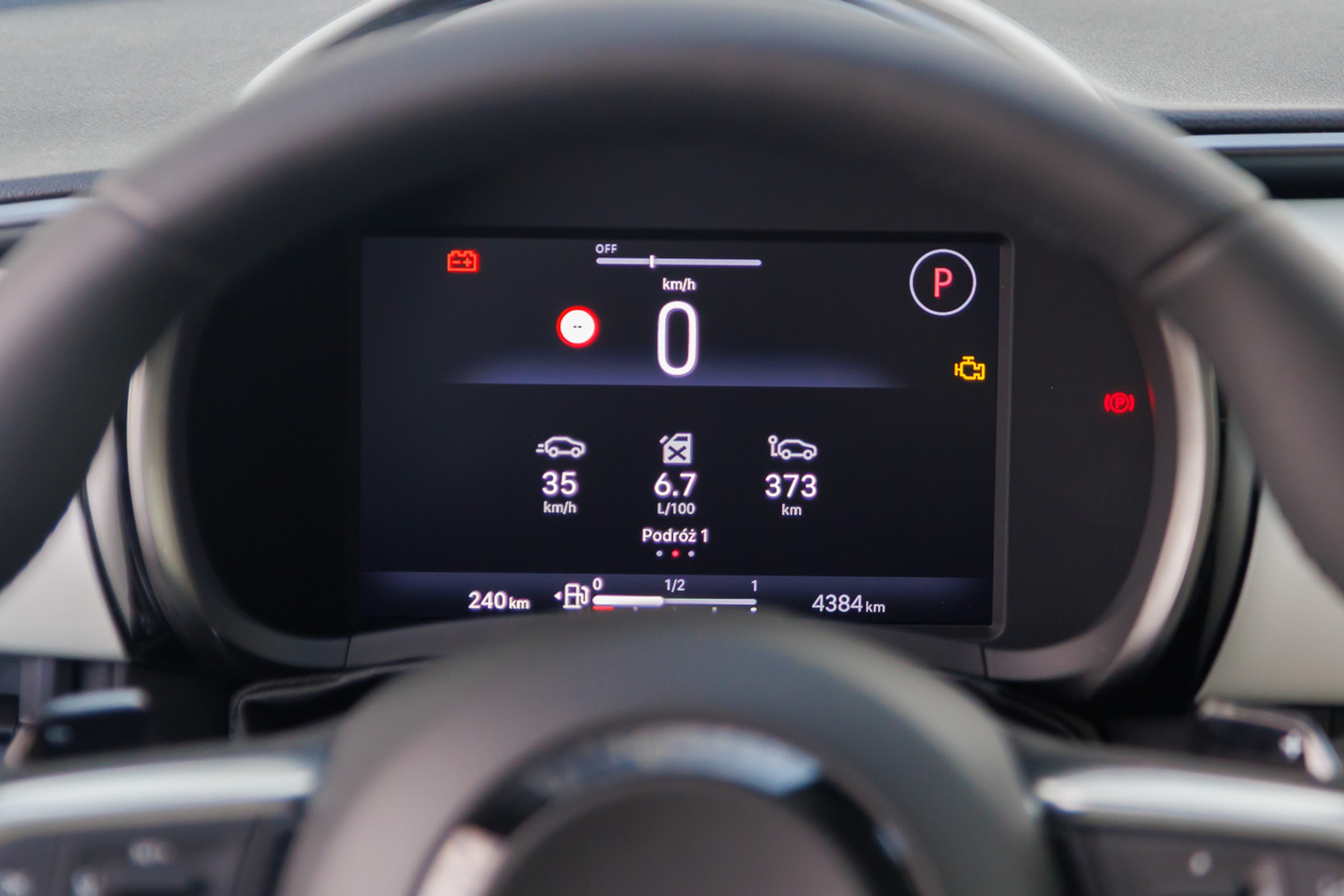 Czy komputer w aucie mówi prawdę? Sprawdzamy, jak bardzo można ufać wskazaniom zużycia paliwa