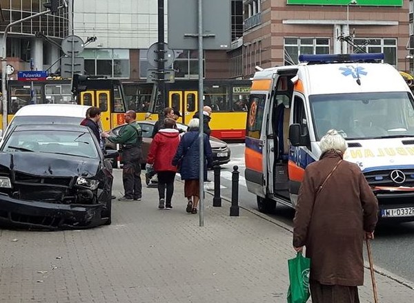 Polacy płacą mniej mandatów, ale czy jeżdżą lepiej?