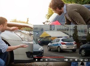 Policjant w radiowozie sprawcą stłuczki. Kuriozalna sytuacja [WIDEO]