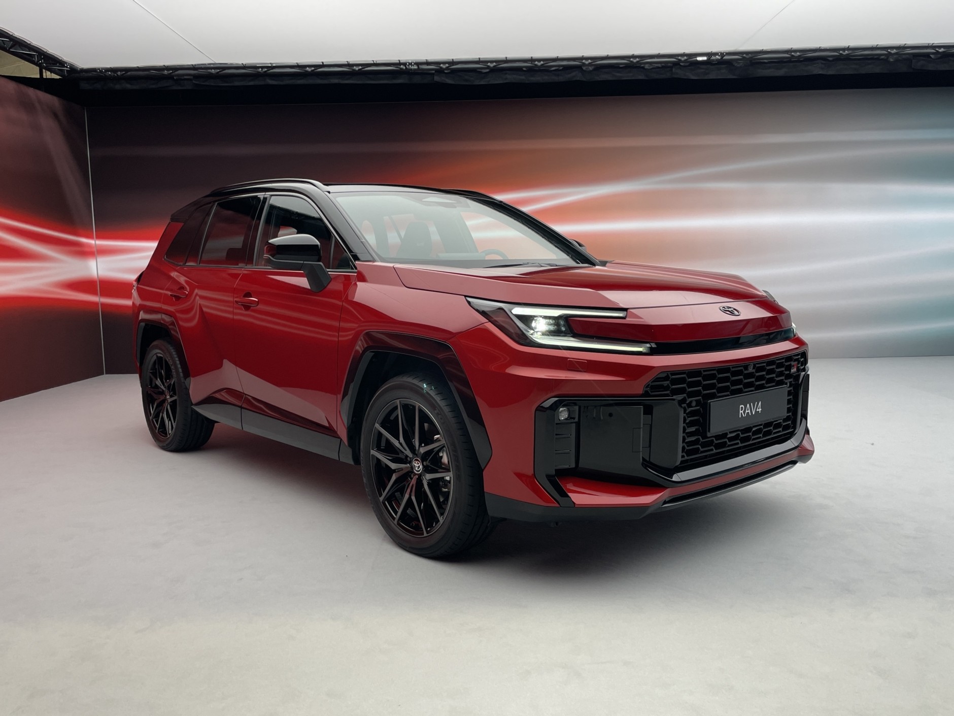 Tak wygląda nowa Toyota RAV4 w wersji GR SPORT