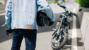 Nie potrzebujesz żadnego egzaminu. Możesz nimi jeździć, jak spełnisz jeden warunek