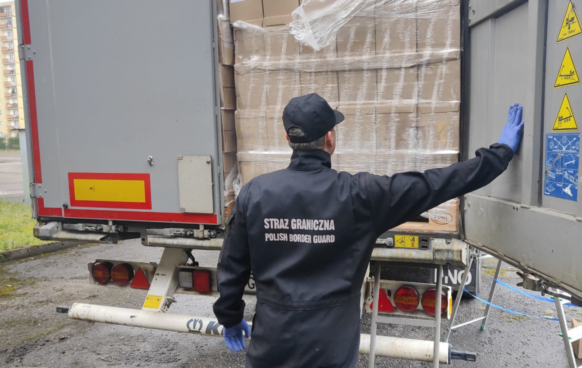 Naczepa ze skradzionym towarem