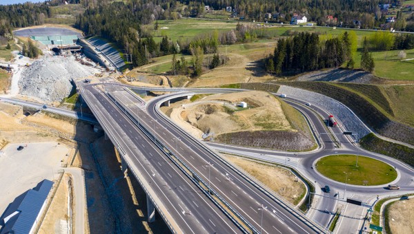 Najdłuższy tunel na Zakopiance przebity [WIDEO]