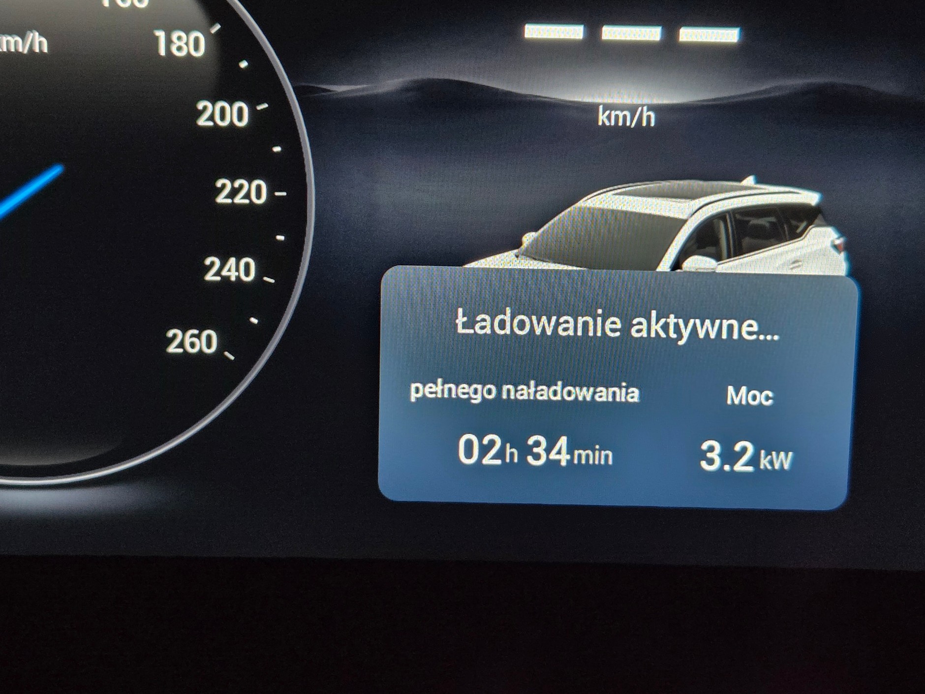 Chery Tiggo 7 PHEV nie polubiło się z naszym wallboxem i pobierało ok. dwa razy mniej prądu, niż potrafi. Chery podaje, że maksymalna moc ładowania AC to 6,6 kW