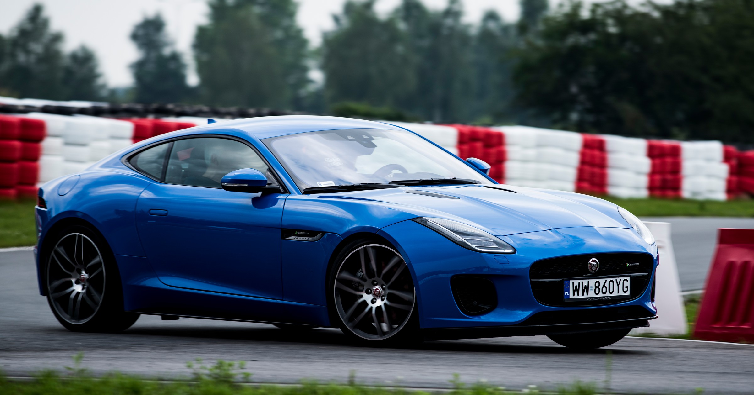Jaguar F-Type i Porsche 718 Cayman