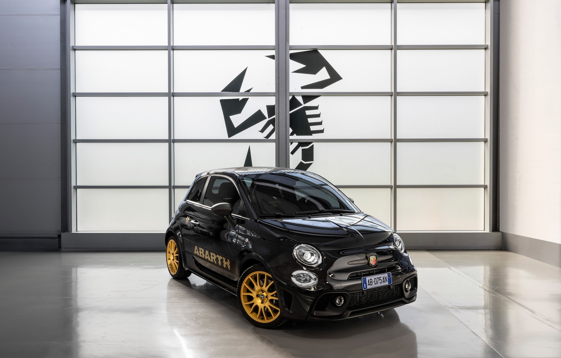 Abarth 695 75 Anniversario