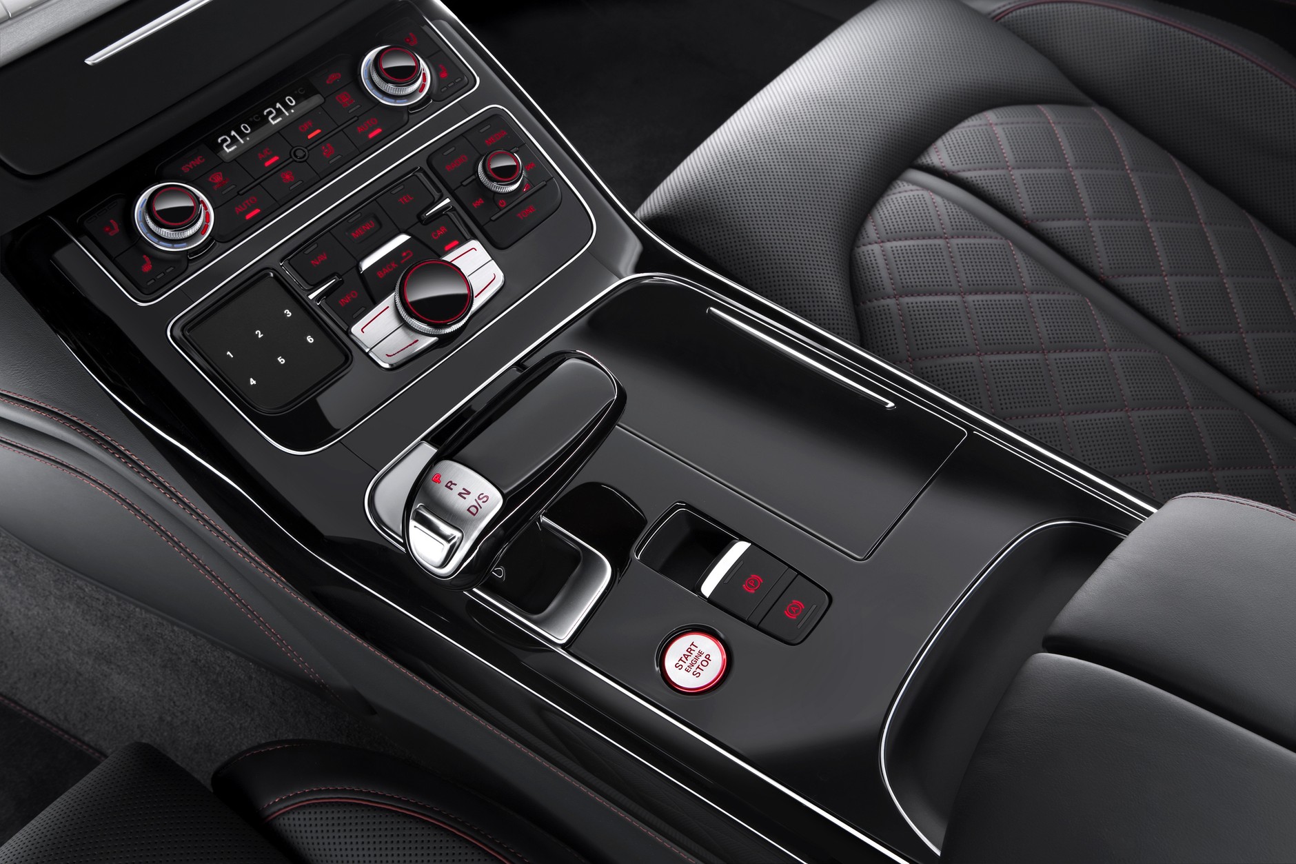 Audi S8 plus ma moc 605 KM i osiąga 305 km/h