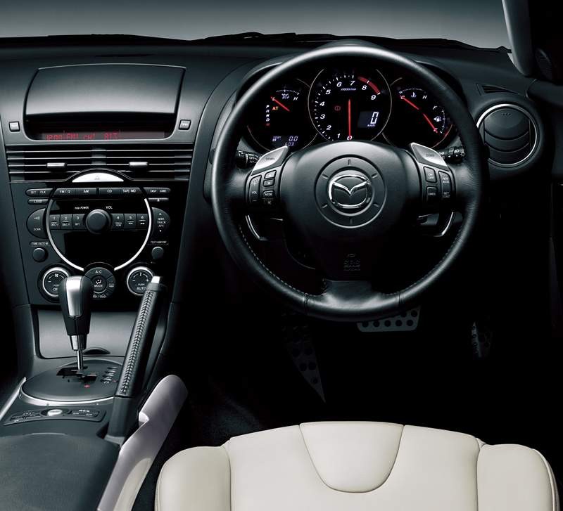 Mazda RX-8 – automat i nowe odcienie lakieru