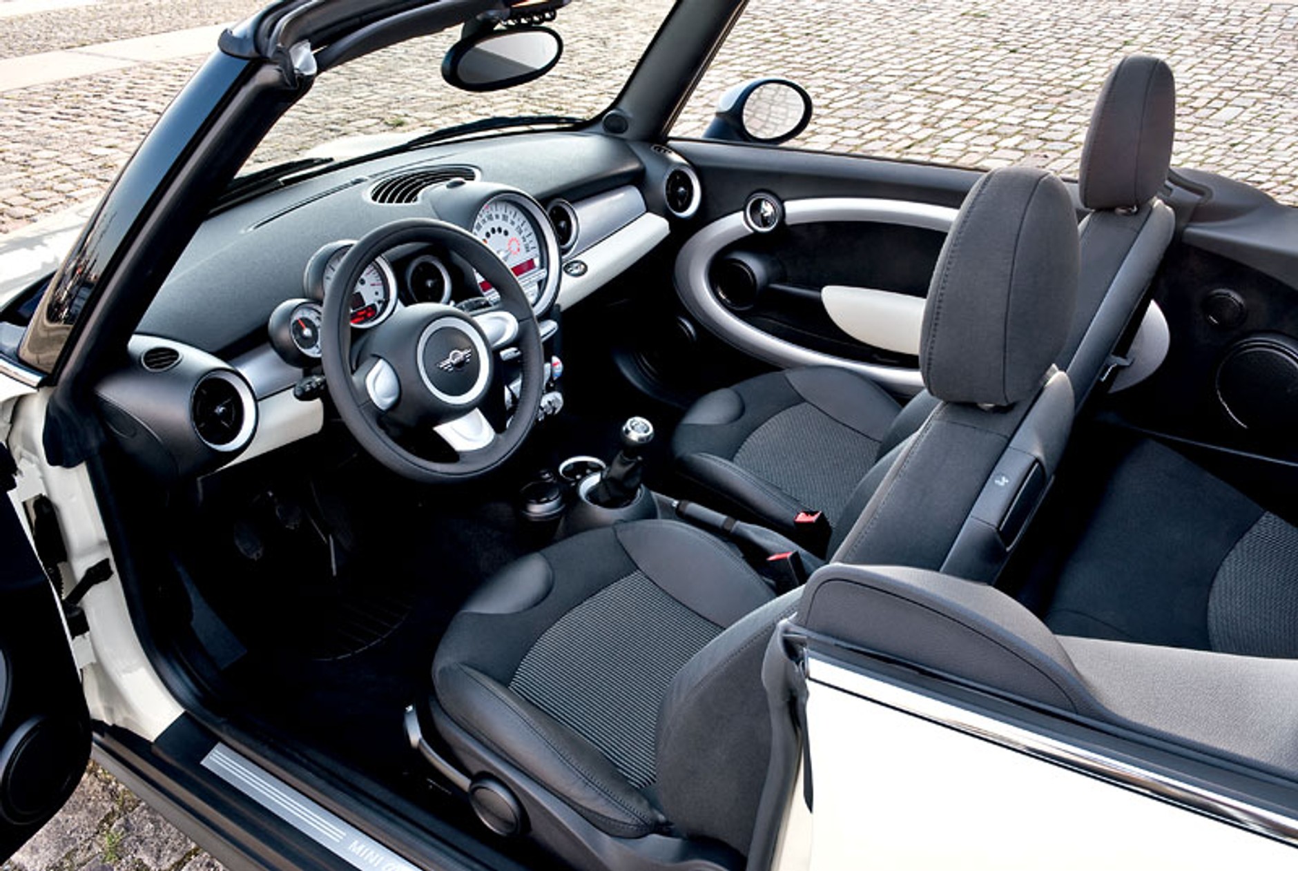 Detroit 2009: premiera światowa Mini Cabrio