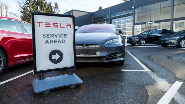 Tesla zdalnie "obcięła" mu 130 km zasięgu. Za odblokowanie zażądała 4,5 tys. dolarów