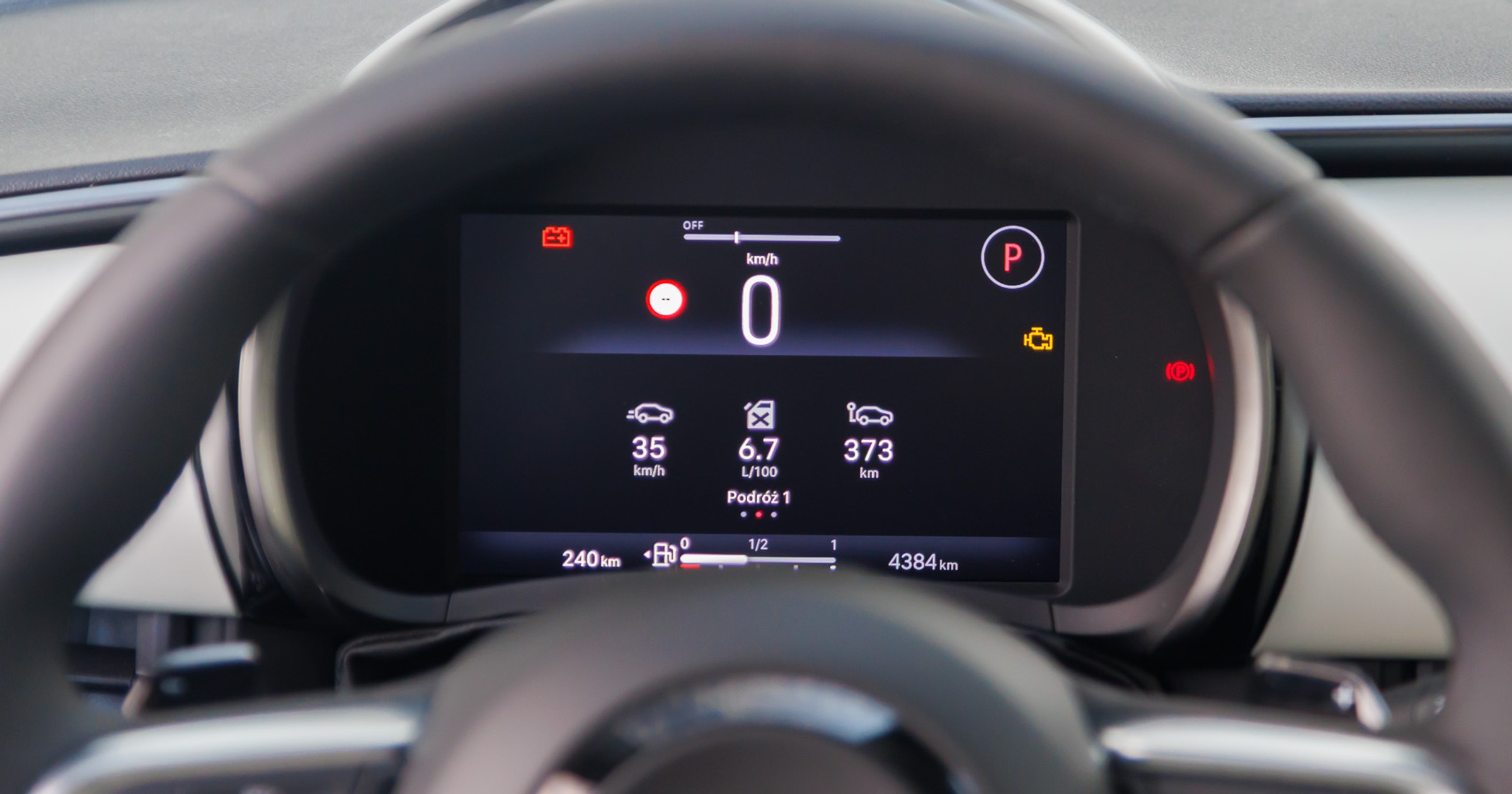 Rzeczywiste zużycie paliwa może się nieco różnić od tego, jakie wskazuje komputer pokładowy. Dane są jednak wiarygodne, a różnice wynoszą zazwyczaj kilka procent