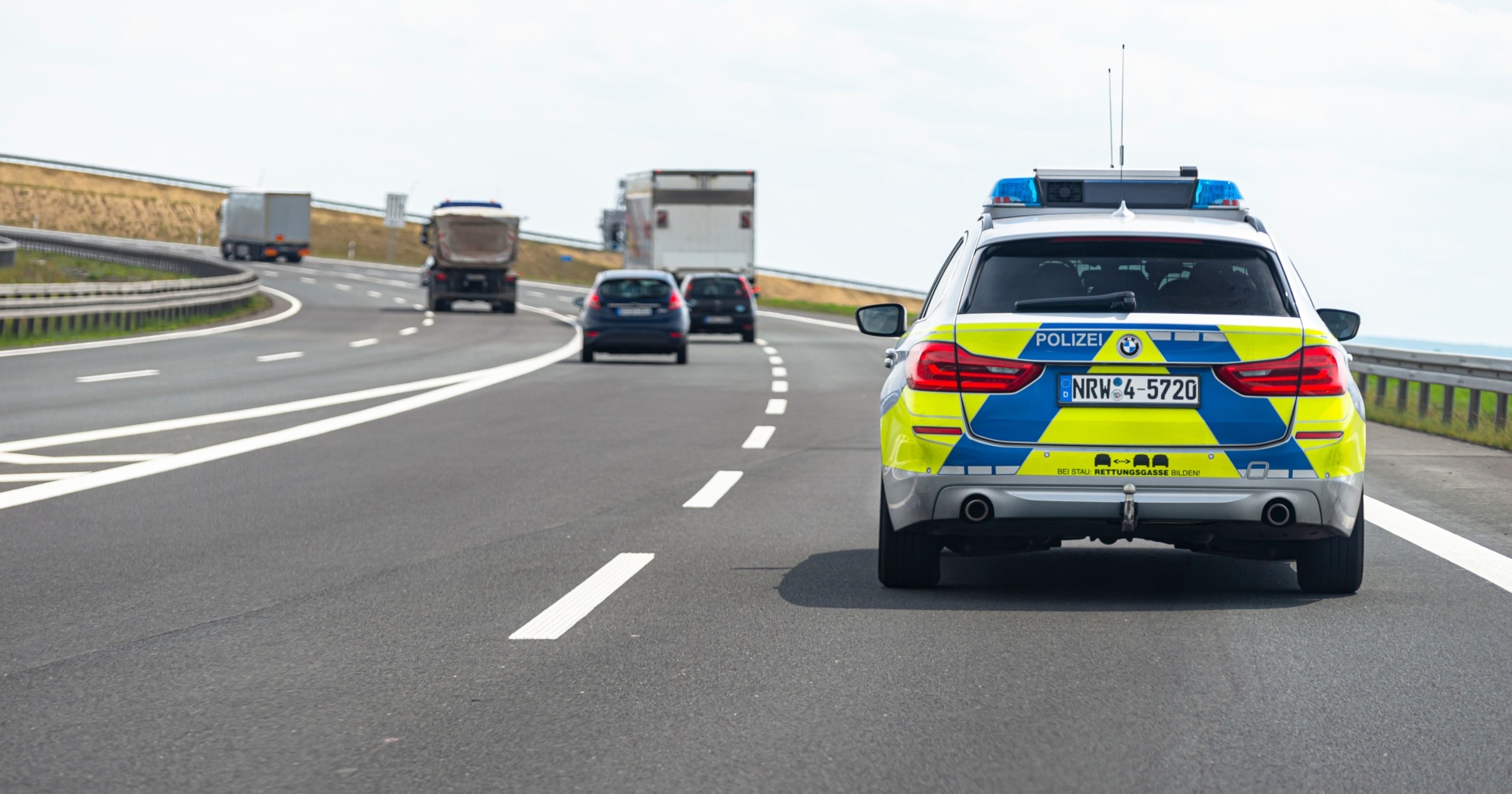 Patrol policji na niemieckiej autostradzie (zdj. ilustracyjne)