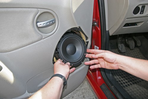 Głośniki w drzwiach