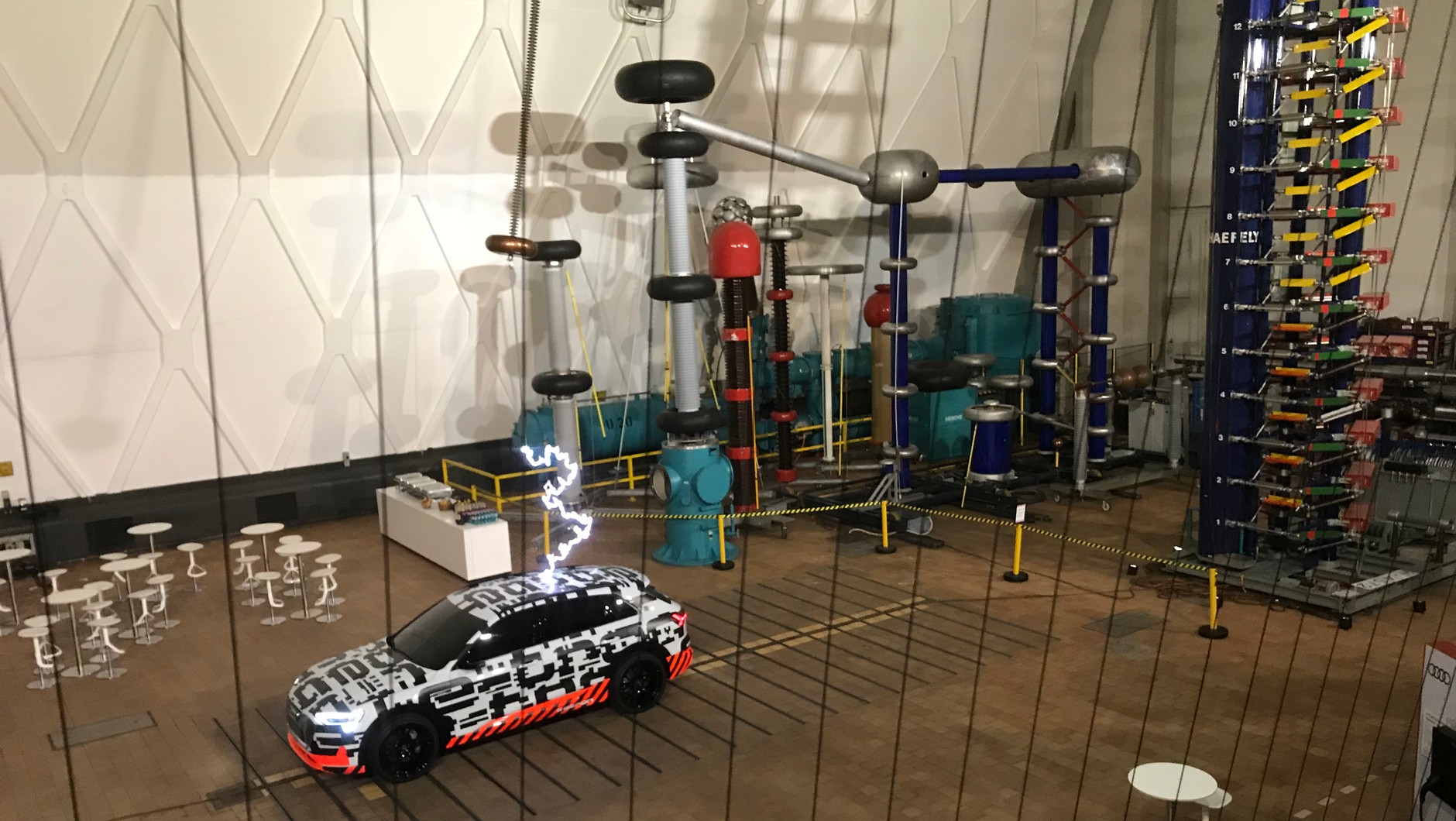 Audi e-tron w berlińskiej stacji rozdzielczej