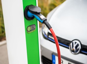 Będzie łatwiej o ładowarki do aut elektrycznych w nowych budynkach