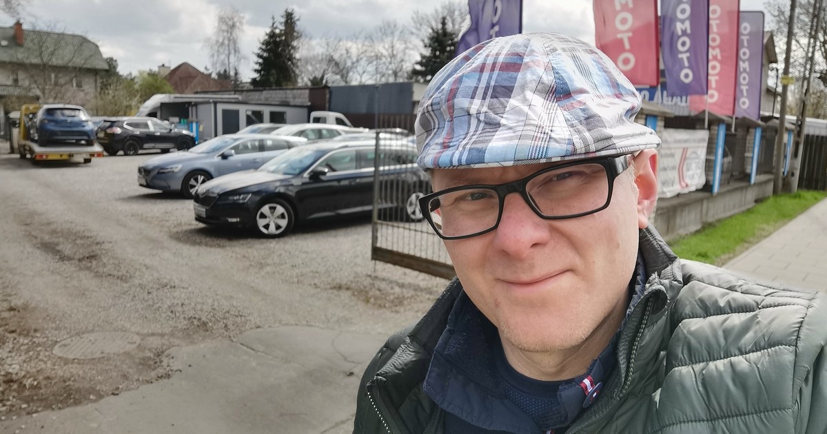 Warszawskie komisy – większość pustawych, sporo kilkuletnich aut w cenach zbliżonych do cen "salonowych" z czasów, gdy były one nowe