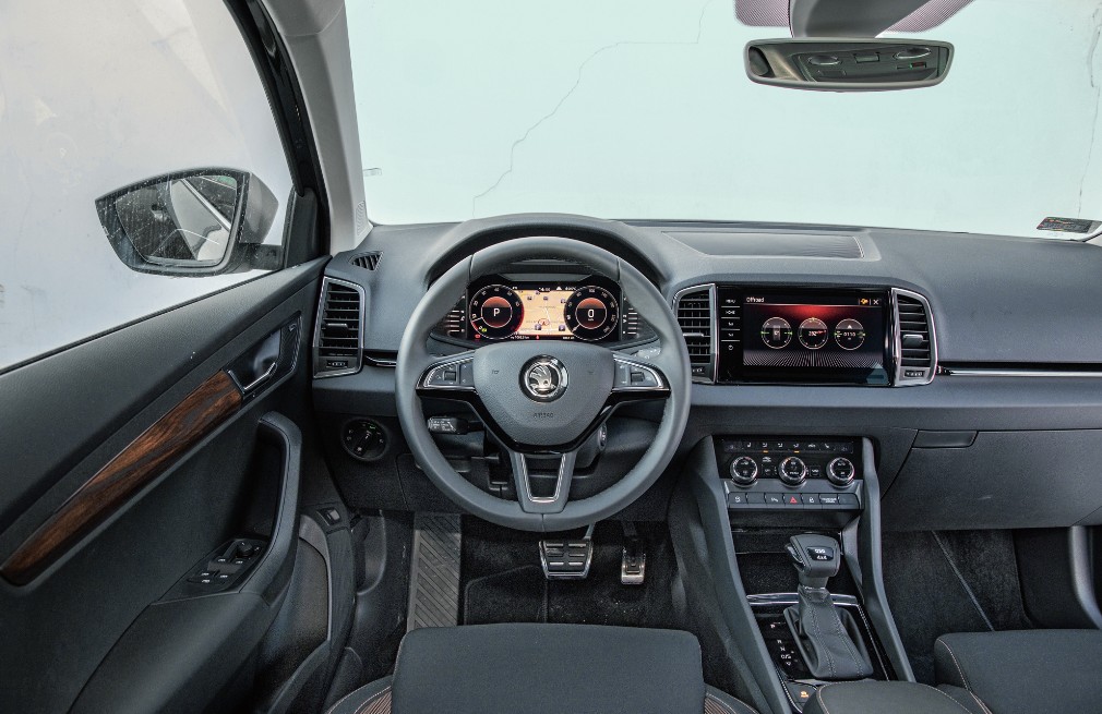 Klasyczny design Grupy VW sprzed czasów, kiedy styliści uparli się na sterowanie wszystkim z poziomu ekranów