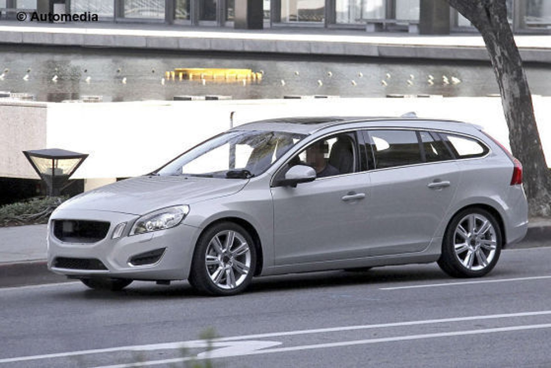 Volvo V60 - Tajny kombiak klasy średniej